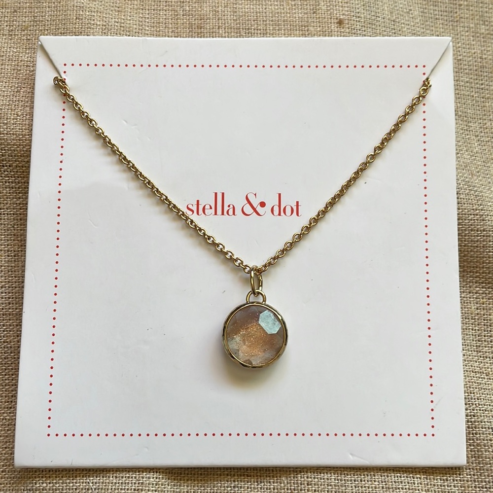 🍁 Stella & Dot gold charm necklace